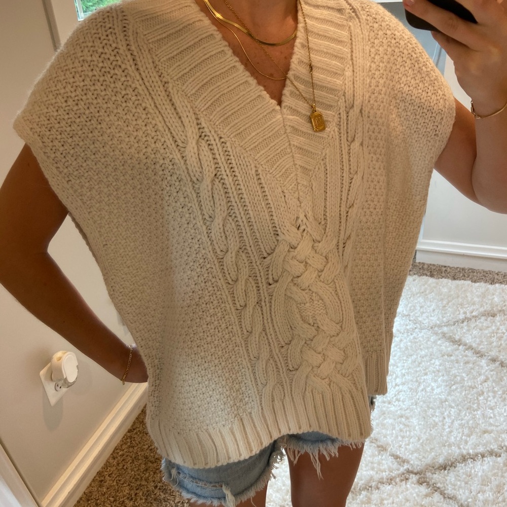 H&M SWEATER VEST